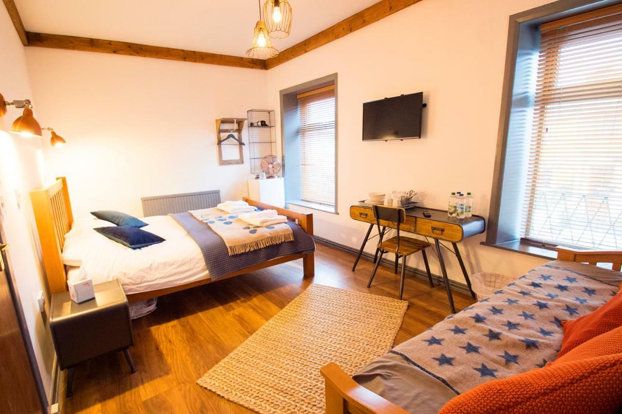 Bed and Breakfast Nik The Greek Burry Port Zewnętrze zdjęcie