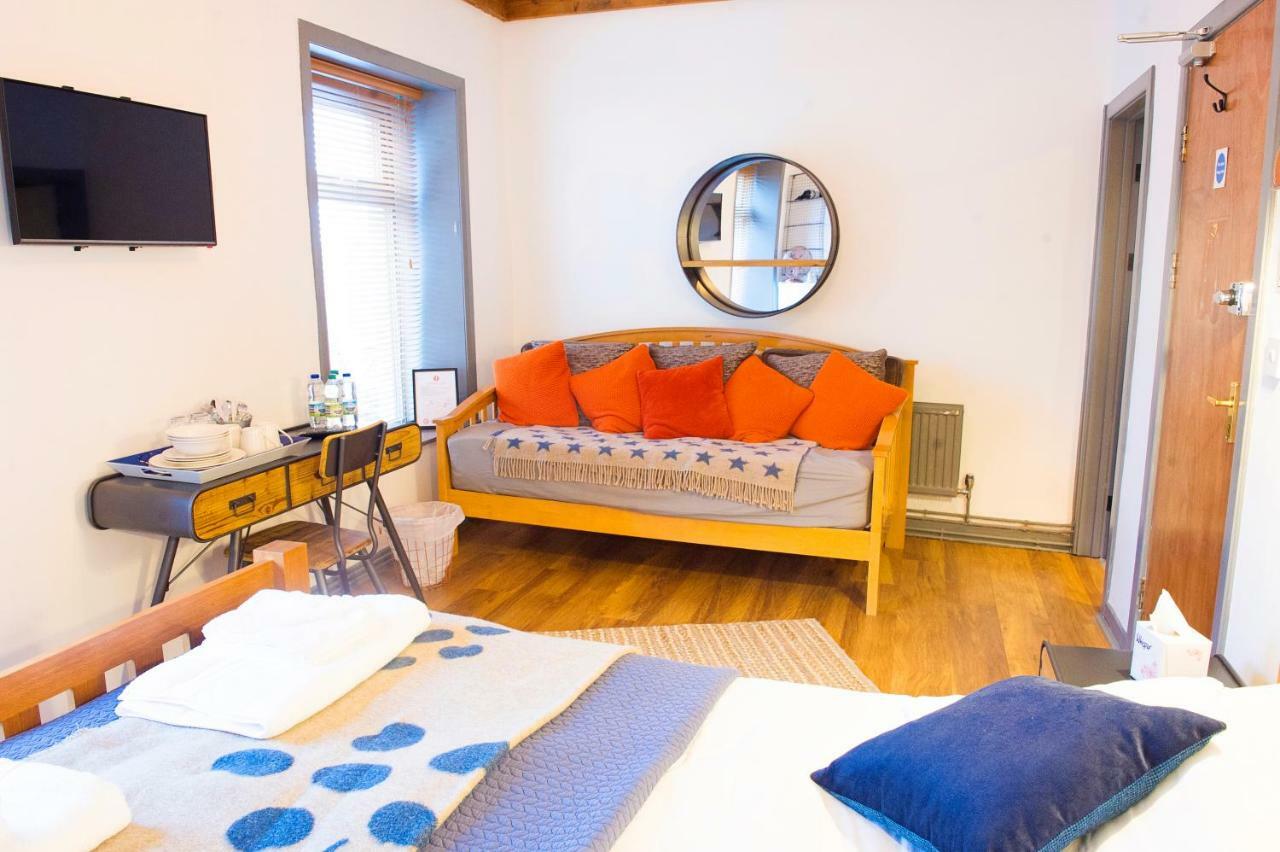 Bed and Breakfast Nik The Greek Burry Port Zewnętrze zdjęcie