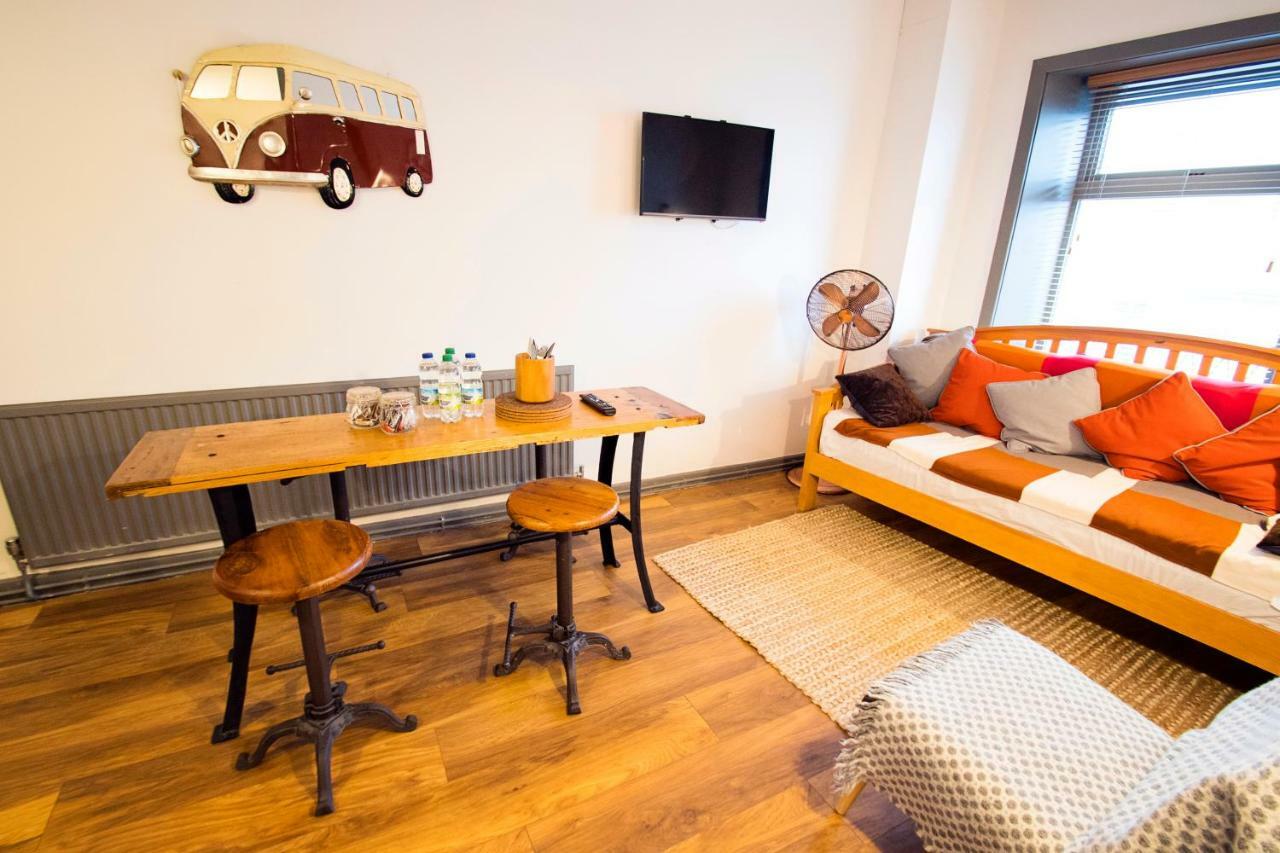 Bed and Breakfast Nik The Greek Burry Port Zewnętrze zdjęcie