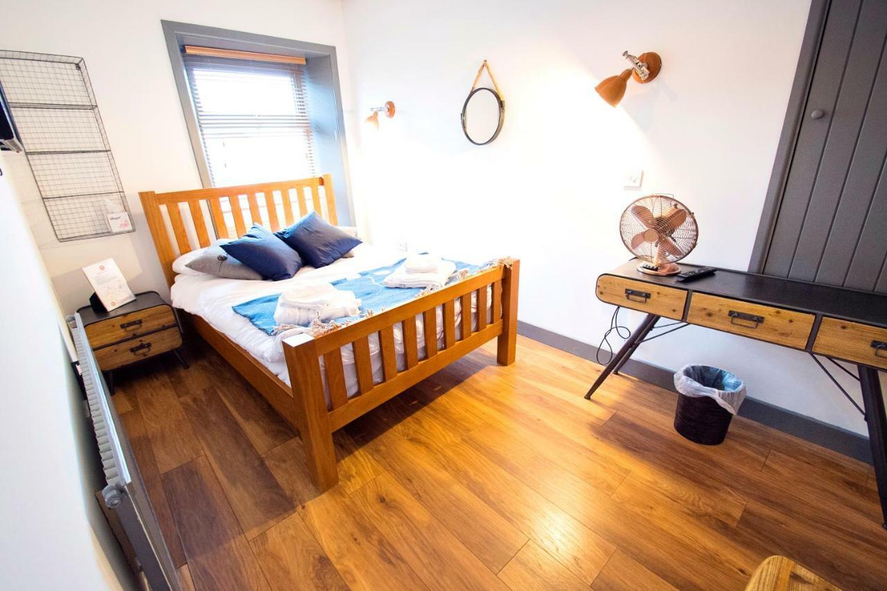 Bed and Breakfast Nik The Greek Burry Port Zewnętrze zdjęcie